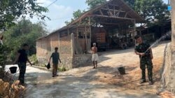 Jaga Kualitas Hasil Pengecoran, Satgas TMMD ke-129 Rawat Jalan Lingkungan Sasaran 4