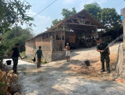 Jaga Kualitas Hasil Pengecoran, Satgas TMMD ke-129 Rawat Jalan Lingkungan Sasaran 4