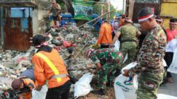 Kodim 0509 Bekasi Bergerak, Bersihkan Sungai Sambut HUT RI ke-81