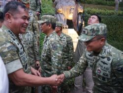 Dandim 0402/OKI Dampingi Kunjungan KSAD Jenderal TNI Maruli Simanjuntak di PT Arwana Ceramic Plant IV-D Ogan Ilir