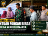 Babinsa Kawal Bantuan Pangan Beras di Desa Waringinjaya