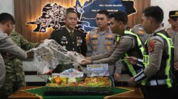Polres OKI Berikan Kejutan HUT ke-81 TNI, Serahkan Tumpeng dan Makan Bersama di Makodim 0402/OKI