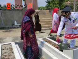Bupati OKU Timur Ziarah Nasional Ke Taman Makam Pahlawan Jurai Komring Sakti