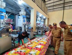 Sekda Muhsin Memonitoring dan Evaluasi (Monev) Pabrik Beras Buyung