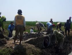 Andi Hidayat Bacaleg No Urut 4 dari Fraksi Partai Kebangkitan Bangsa( PKB) Turun Tanggan dalam Pembangunan Jembatan