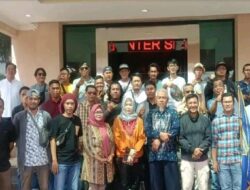 Asisten 1 Dwi Supriyanto Lepas Keberangkatan Para Wartawan OKU Timur Peserta Pelatihan Jurnalistik di Lampung