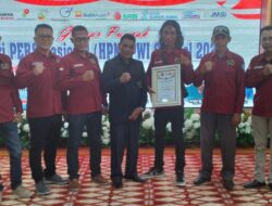 Pj Bupati OKI Menerima Penghargaan Sahabat PWI pada Puncak Peringatan Hari Pers Nasional 2024
