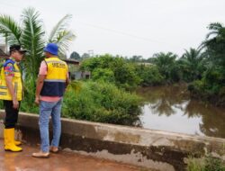 Pastikan Pengerjaan Penanggulangan Banjir Berjalan Baik, Pj.Bupati Banyuasin Kembali Tinjau Langsung