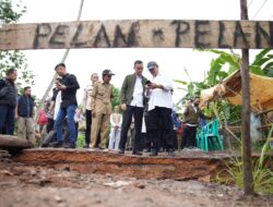 Sat-Set, Bupati OKI Cek Langsung Jembatan Rusak di Desa Kandis, Dinas PUPR Lakukan Penanganan Darurat