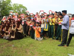DPD SWI Aceh Barat Bagikan Ratusan Bendera Merah Putih Kepada Pelajar 