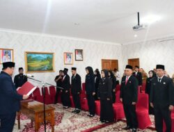 Lantik 17 Pejabat Fungsional, Sekda Banyuasin “Kita ini adalah pelayan, harus bertanggungjawab bagi masyarakat”