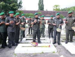 Momentum Hari Juang Kartika, Kodim 0808/Blitar Melaksanakan Ziarah Rombongan di TMP Raden Widjaja