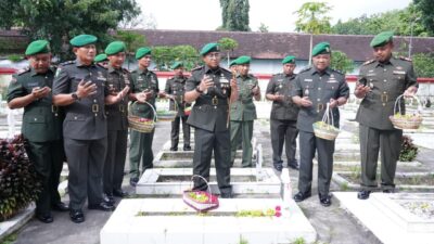 Momentum Hari Juang Kartika, Kodim 0808/Blitar Melaksanakan Ziarah Rombongan di TMP Raden Widjaja
