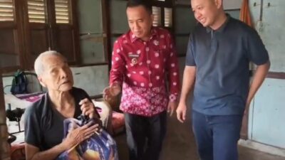 Lurah Talang Ubi Timur Aan Supriadi Berbagi Rezeki, Datangi Warga Kurang Mampu