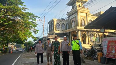 Babinsa Kodim 0808/Blitar Amankan Sholat Idul Fitri, Wujudkan Ibadah Aman dan Khusyuk