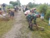 Babinsa Pasirharjo Kerja Bakti Bersama Warga Bersihkan Bahu Jalan Demi Keindahan Lingkungan