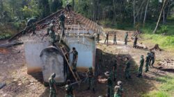 Wujud Kepedulian, Satgas TMMD Kodim 0402/OKI Laksanakan Pembongkaran Mushola untuk Renovasi