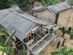 Demi Hunian Layak, Satgas TMMD Kodim 0402/OKI Bongkar Rumah untuk Direhab Total