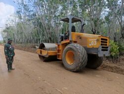 Pastikan Pekerjaan Maksimal, Danramil 402-03/SP Padang Monitoring Pembukaan Jalan