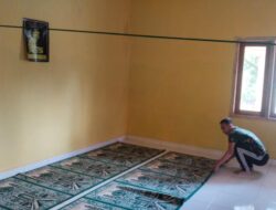 Jaga Kebersihan Rumah Ibadah, Satgas TMMD Kodim 0402/OKI Bersihkan Masjid Al-Hidayah Bersama Warga