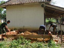 Semangat Gotong Royong Satgas TMMD Ke-128 Kodim 0402/OKI, Pembangunan MCK di Pematang Sukatani Dikebut Demi Kesejahteraan Warga