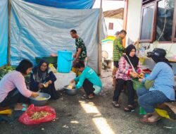 Persit Kck Cabang XII Kodim 1801 Ranting 06 Manut Bantu Masak di Dapur Umum Tmmd ke-128