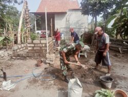 Kerja Bakti Bangun MCK Babinsa Gandean Bersama Warga, Tingkatkan Kesehatan Lingkungan