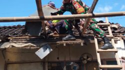 Gotong Royong Rehab RTLH, Babinsa Pakunden Bersama Warga Wujud Kepedulian untuk Masyarakat
