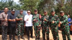 Kasdim 0402/OKI Dampingi Kepala Staf Kepresidenan Tinjau Lokasi Cetak Sawah Rakyat di Tanjung Lubuk