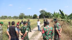 Kasdim 0402/OKI Tinjau Lahan Lokasi Panen Raya Serentak Bersama Presiden RI di Desa Jukdadak