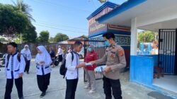 Polres OKI Bagikan Masker kepada Pelajar SMPN 6 Kayuagung, Cegah Dampak Kabut Asap Karhutla