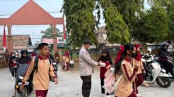 Lindungi pelajar dari kabut asap, polres OKI bagikan masker di SMA Negeri 1 Kayuagung