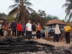 Kebakaran Lahap Tiga Rumah di Bukit Batu OKI, Muchendi Turun Langsung Temui Korban