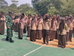 Babinsa Koramil 06/Setu Latih PBB Siswa SMA Widya Nusantara