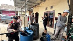 Warga Jua-Jua dan Sukadana Terdampak Kemarau, Polres OKI Bergerak Bantu Pasokan Air Bersih