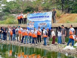 Perum Jasa Tirta II Tebar Benih Ikan di Rawa Kalong, Dorong Kelestarian Ekosistem Perairan