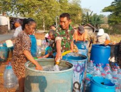 Koramil 08/Lemahabang Salurkan 16.000 Liter Air Bersih, 150 KK di Sukasejati Terbantu