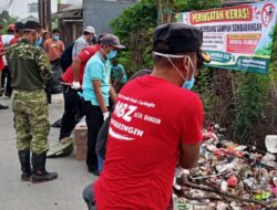 Babinsa Koramil 13 Kedungwaringin Bersama Aparatur Desa Gelar Jumat Bersih, Sampah di Pangaritan Dibersihkan