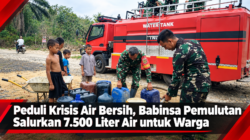 Peduli Krisis Air Bersih, Babinsa Pemulutan Salurkan 7.500 Liter Air untuk Warga